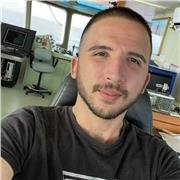 Ufficiale di Navigazione con esperienza teorico-pratica, impartisce lezioni private di Navigazione, Astronomia, Inglese e stabilità